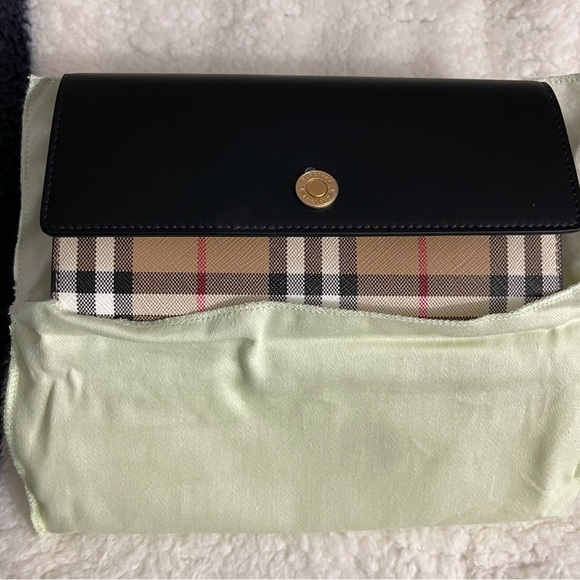 Brand New in box Beautiful BURBERRY Ladies Wallet !!! - Picture 8 of 11